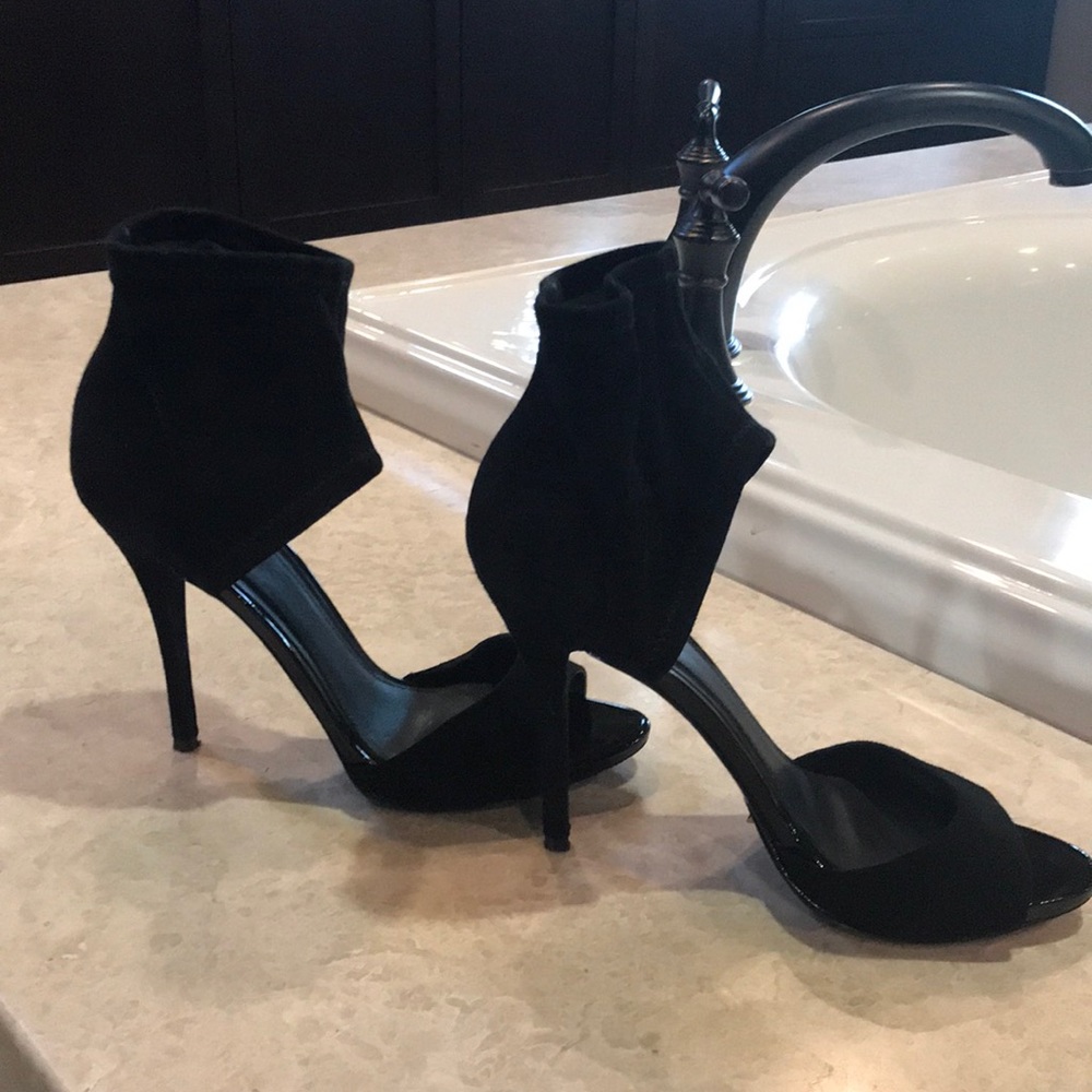 Shoes - Picture 2 of 7